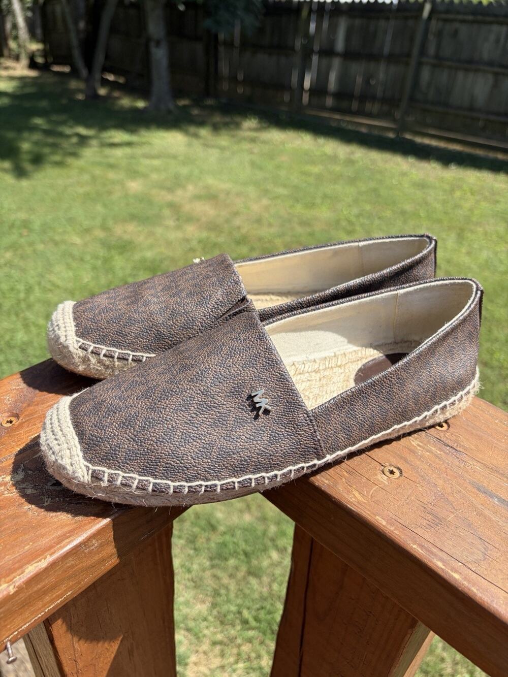 NWOB Michael Kors Kendrick Women’s Slip On Flats Espadrille Logo Brown Size 7